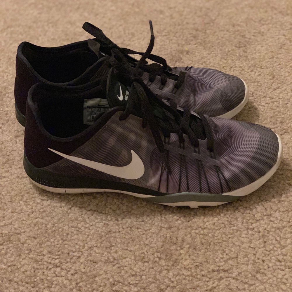 Women’s Nike 6